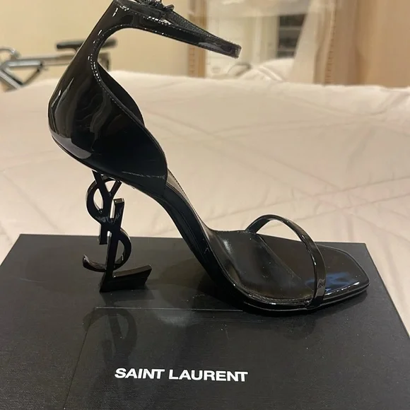 Yves Saint Laurent
Opyum YSL Logo-Heel Sandals with Black Hardware - Picture 3 of 5